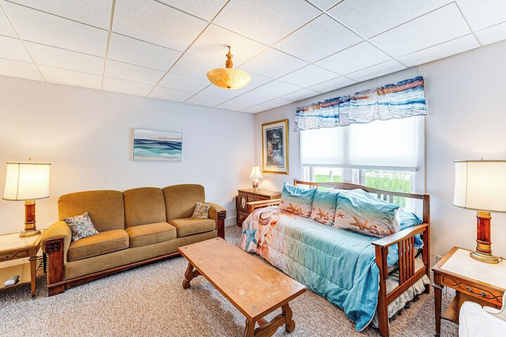 Twin Lakes Cottage: Walk to Elizabeth Lake!