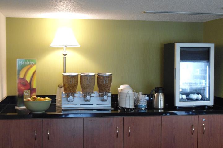 Breakfast/Coffee Service 32 of 36