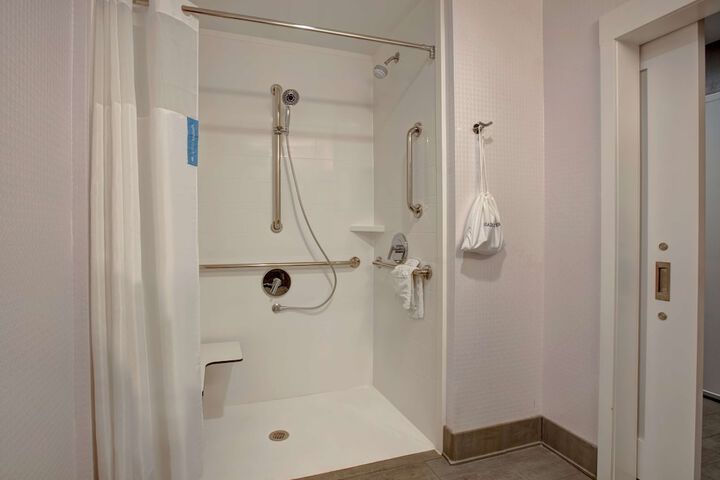 Room 17 of 42