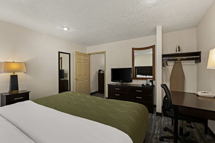 Room 30 of 37