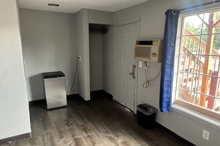 Room 11 of 14