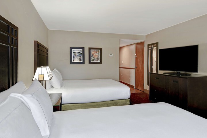 Room 28 of 68