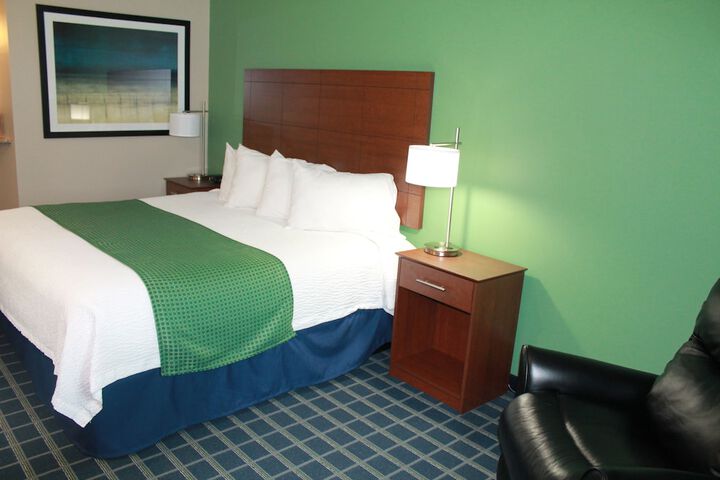Room 13 of 32
