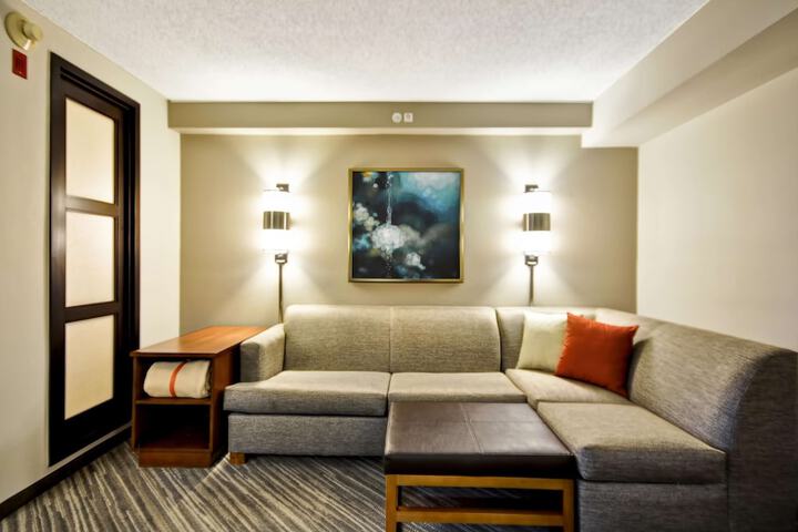 Room 28 of 41