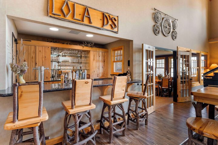 Best Western Premier The Lodge on Lake Detroit