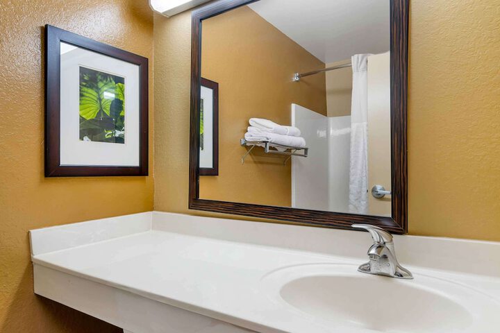 Room 15 of 28