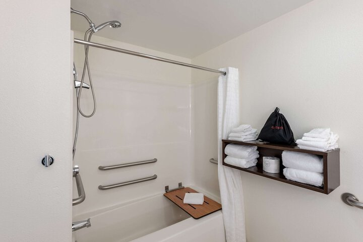 Room 34 of 65