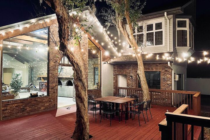 Grand Valrico Home w / Deck Fire Pit & Yard!