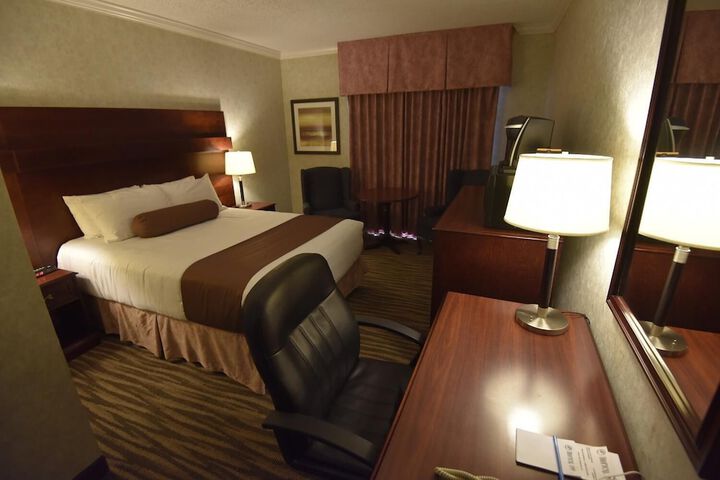Room 8 of 19