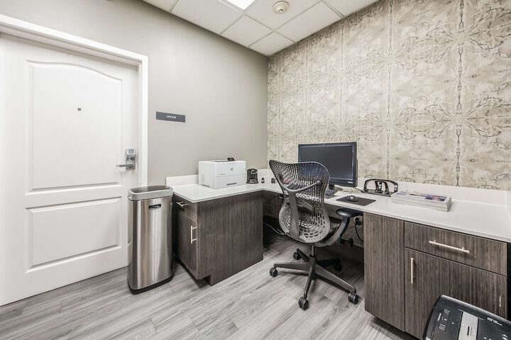 Business Center 27 of 27