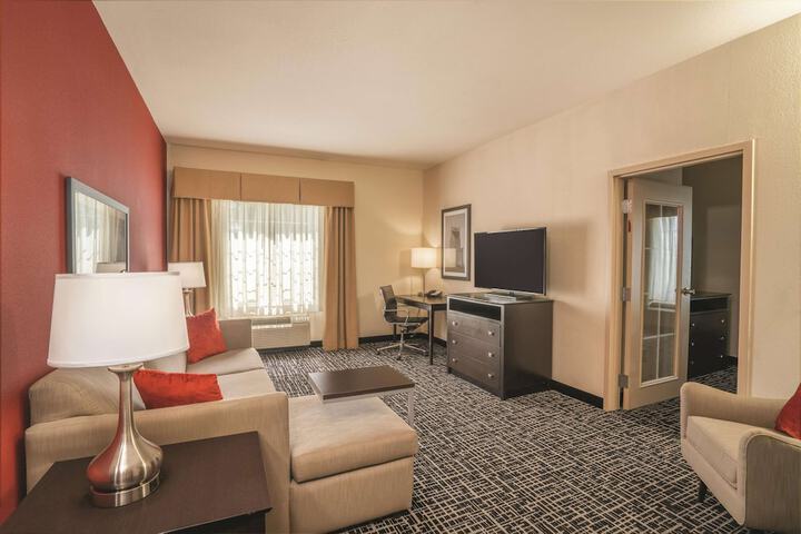 La Quinta Inn & Suites by Wyndham Smyrna TN - Nashville