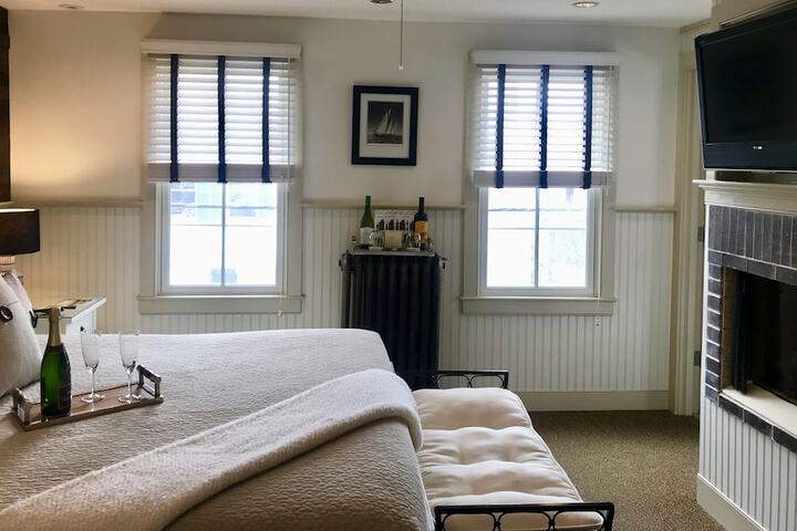 Room 28 of 126