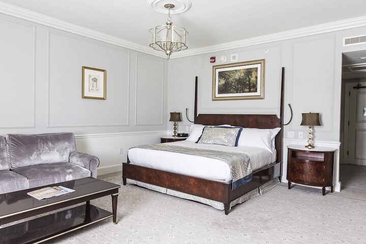 Room 73 of 148