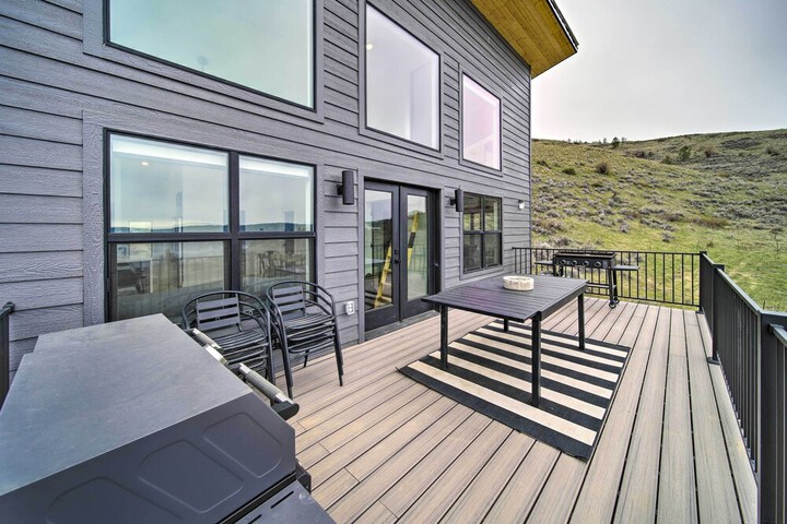 Modern Davenport Home w / Water View & Grill!
