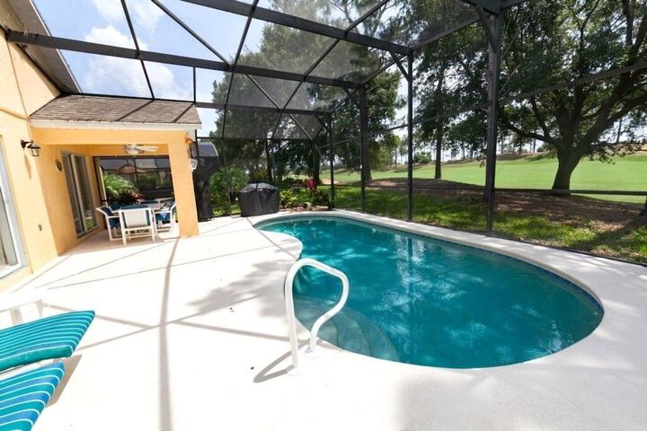 Gated Country Club Private Pool ! 4 Bedroom Home by RedAwning