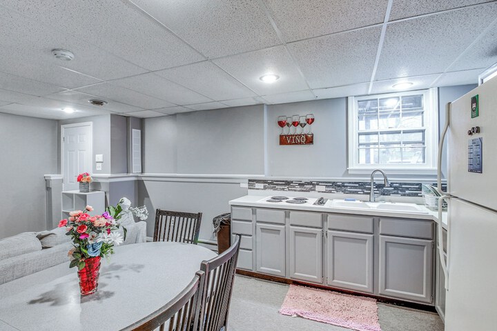 Shawnee Vacation Rental 11 Mi to Kansas City!