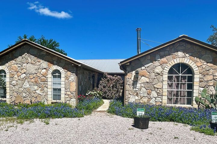 Pet-friendly Marble Falls Home w / Hot Tub!
