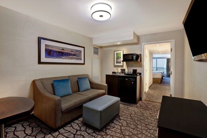 Room 37 of 106