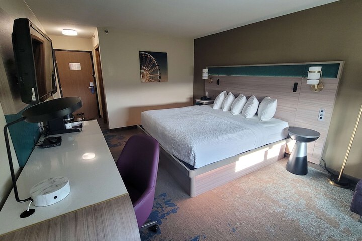 Room 13 of 34