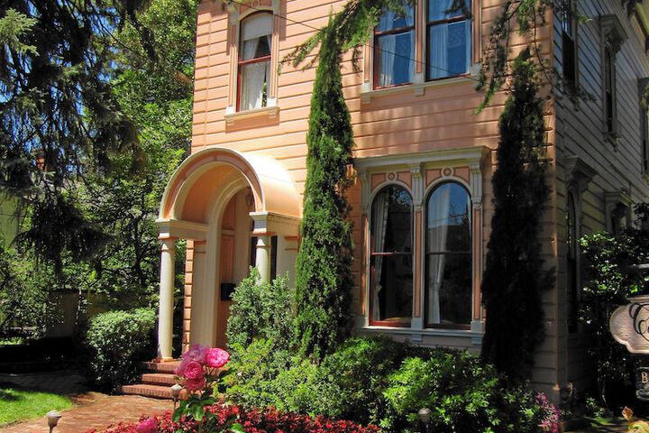 Camellia Inn