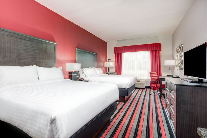 Holiday Inn & Suites Lafayette North by IHG