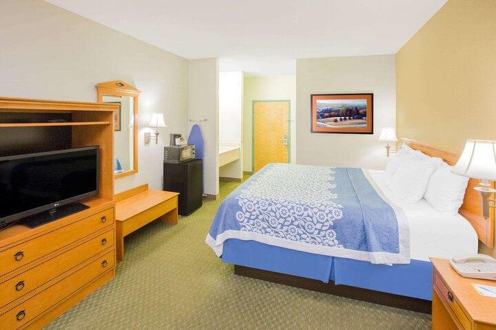 Room 5 of 15