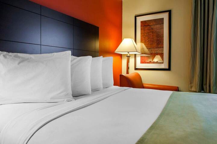 Room 28 of 35