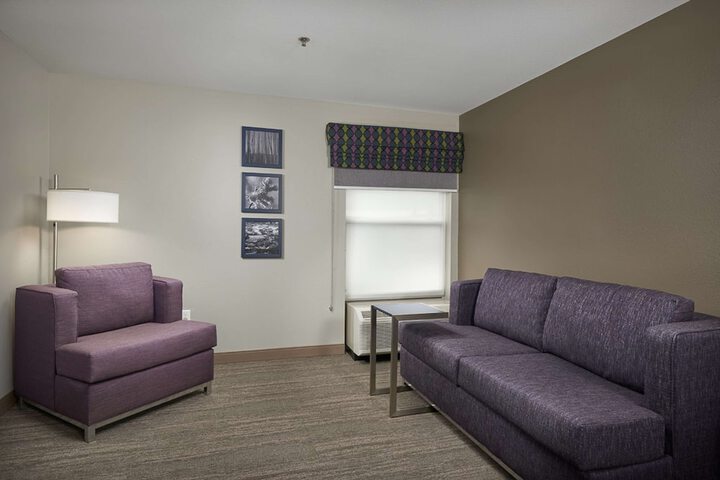 Room 8 of 28