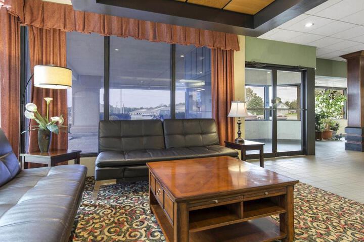 Lamplighter Inn and Suites