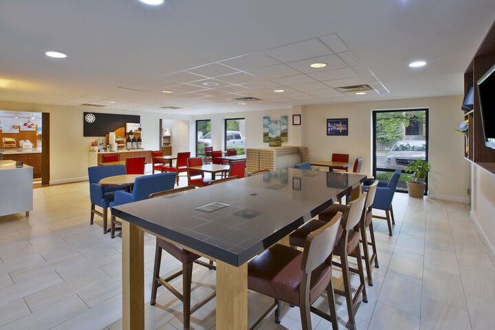 Holiday Inn Express & Suites Milford by IHG