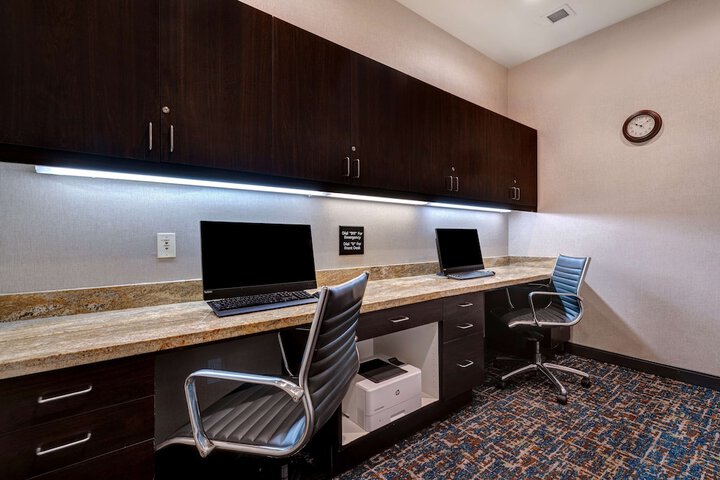Business Center 68 of 69