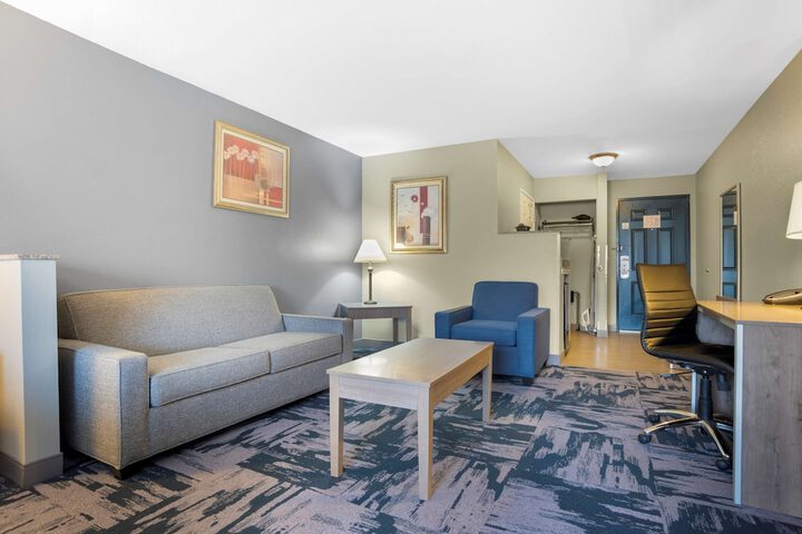 Room 8 of 25