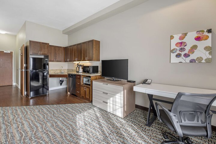 Best Western Plus Peppertree Inn at Omak