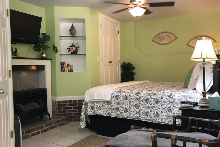 Room 26 of 33