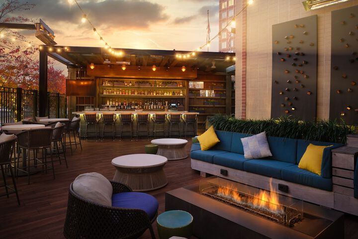 Lounge 56 of 71