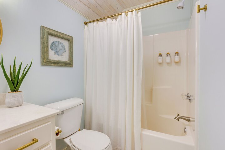 Creekfront Dauphin Island Cottage: Walk to Gulf!
