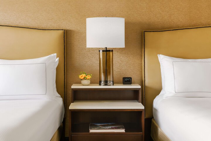Room 32 of 75