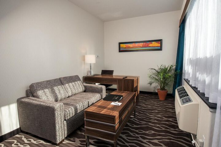 Encore Suites by Service Plus Inns