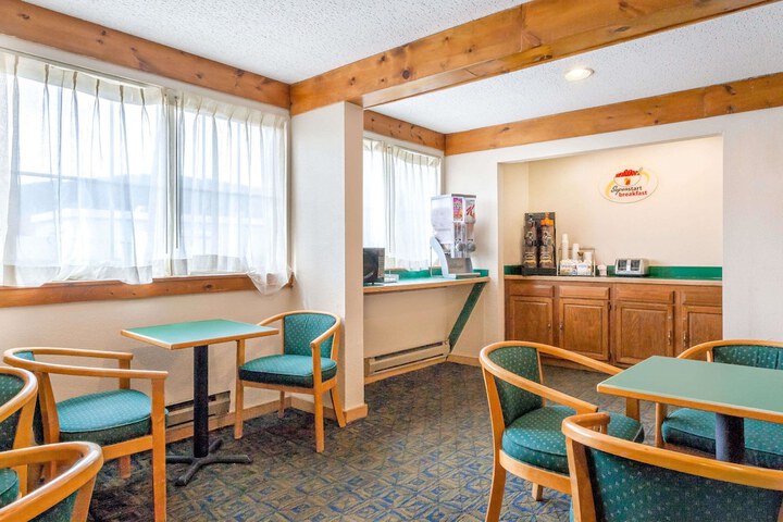 Super 8 by Wyndham Oneonta / Cooperstown