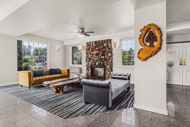 The Ashley Inn & Suites