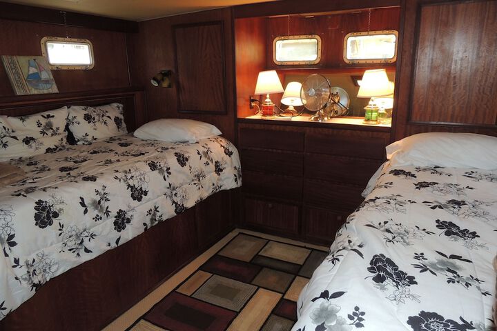 Room 9 of 15