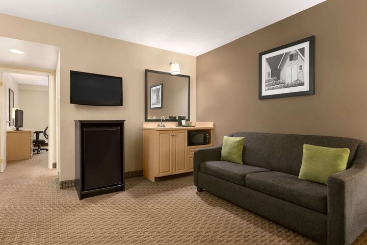 Room 11 of 23