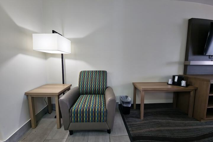Room 27 of 64