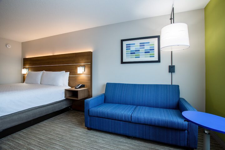 Holiday Inn Express & Suites Deland South by IHG