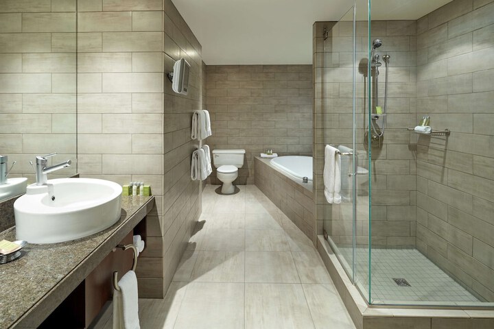 DoubleTree by Hilton Montreal