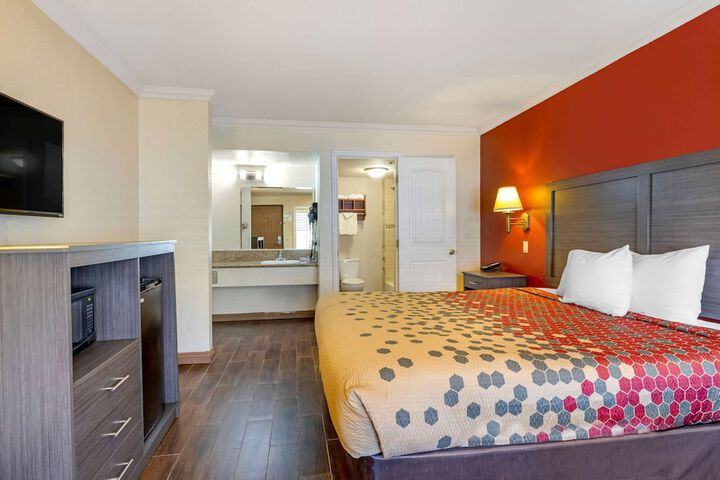 Room 18 of 31