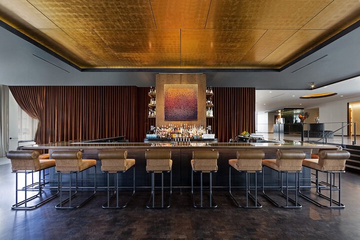Lounge 65 of 83