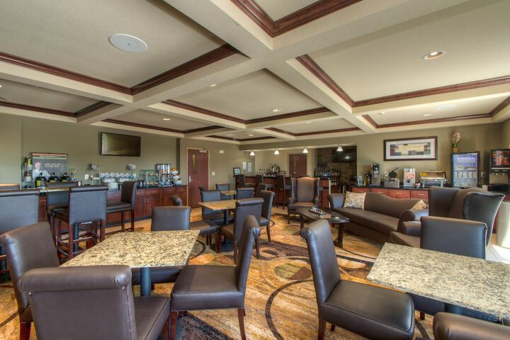Lounge 49 of 56