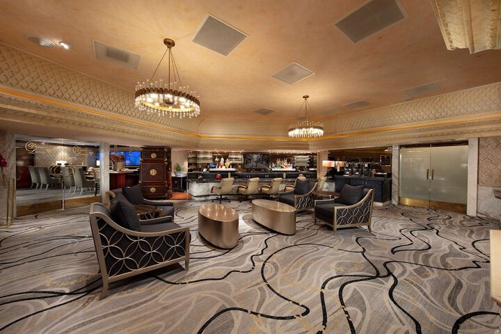 Lounge 52 of 60