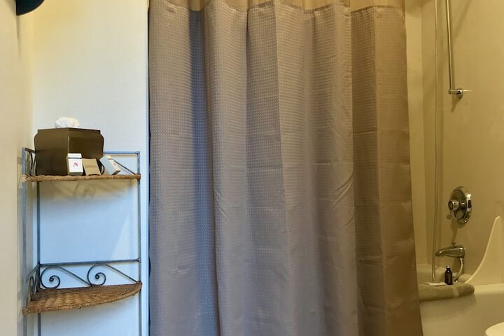 Room 43 of 79